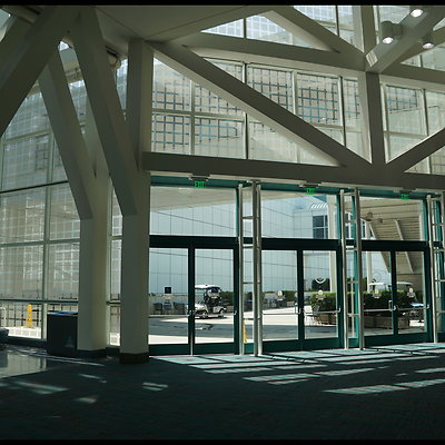 LA.Con.West.Hall.Lobby.66
