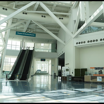 LA.Con.West.Hall.Lobby.84