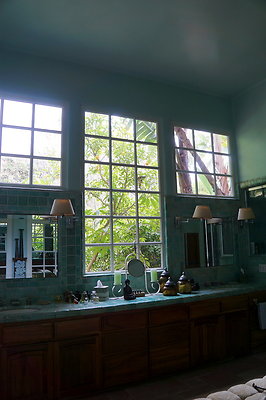 On.Loc.Gardens.4770.BU.83