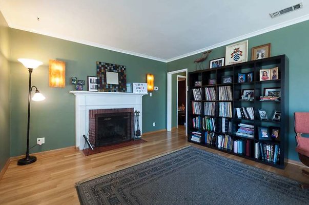 10588 living4