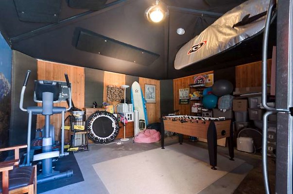 10588 garage