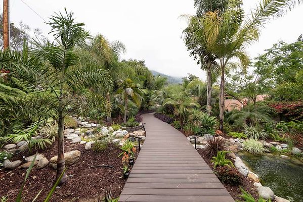 11012 walkway2
