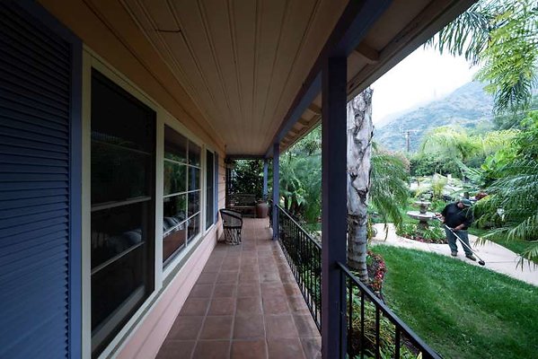 11012 porch2