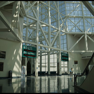 LA.Con.West.Hall.Lobby.197