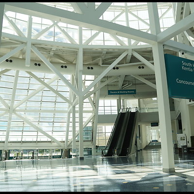 LA.Con.West.Hall.Lobby.79