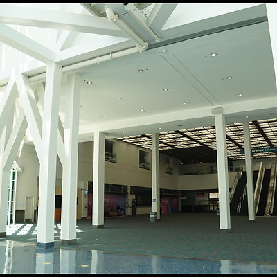 LA.Con.West.Hall.Lobby.81