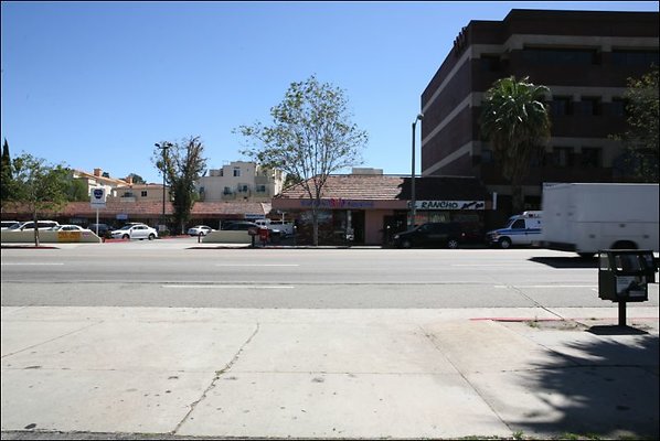 VenturaBoulevard 91403 20110426 0748
