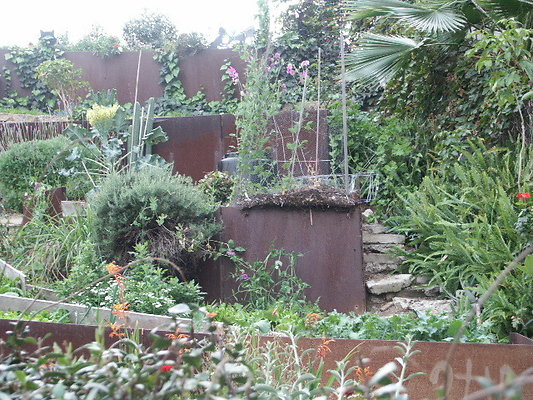 Manzanita.St.Comm.Garden.44