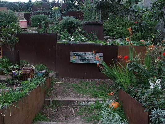 Manzanita.St.Comm.Garden.08
