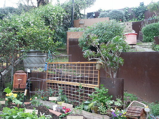 Manzanita.St.Comm.Garden.46