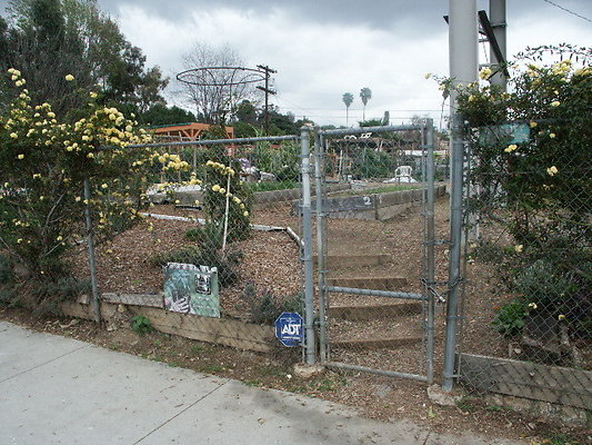 El.Sereno.Comm.Gardens.41