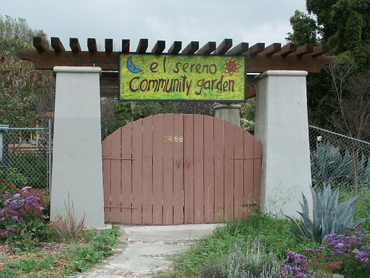 El.Sereno.Comm.Gardens.02