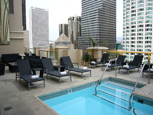 Checkers.Rooftop.Pool.04