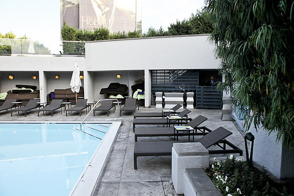 Sofitel.Weho.Pool.12