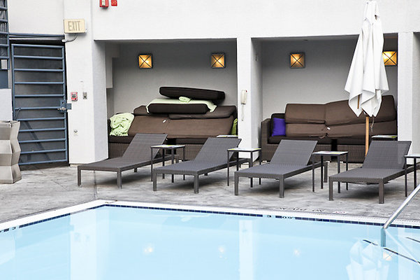 Sofitel.Weho.Pool.11