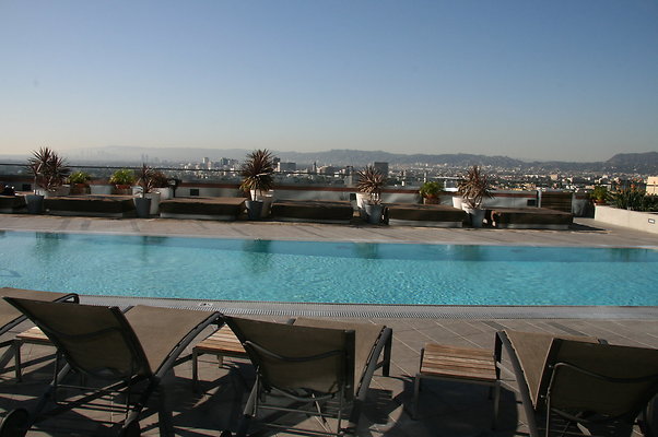 1100.Wil.Pool.33rd.FLR.05