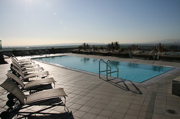 1100.Wil.Pool.33rd.FLR.12