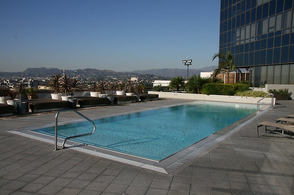 1100.Wil.Pool.33rd.FLR.11
