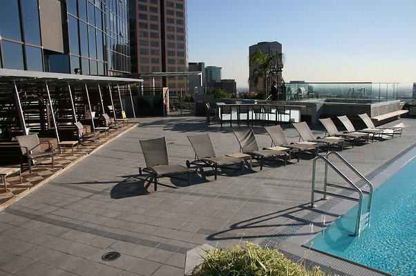 1100.Wil.Pool.33rd.FLR.01