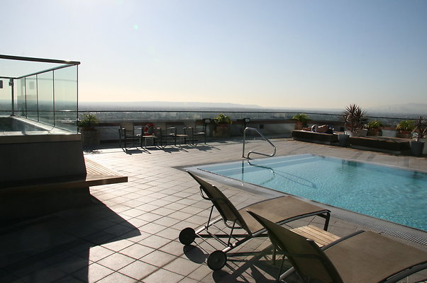 1100.Wil.Pool.33rd.FLR.04