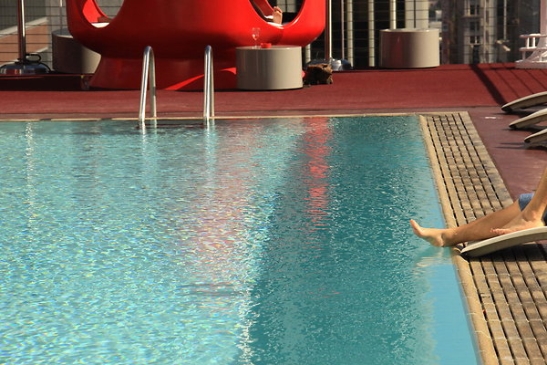 Standard.Rooftop.Pool.03