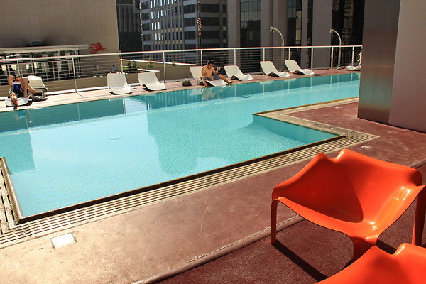 Standard.Rooftop.Pool.10