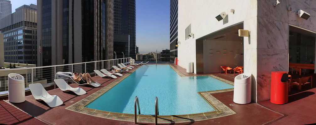 Standard.Rooftop.Pool.15