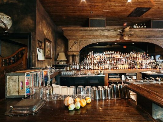HatchetHall-6151-705x529