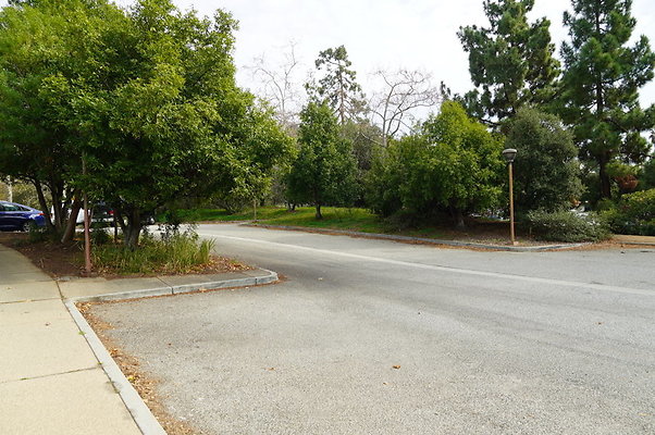 Temescal.GateWay.Front.Grass.36