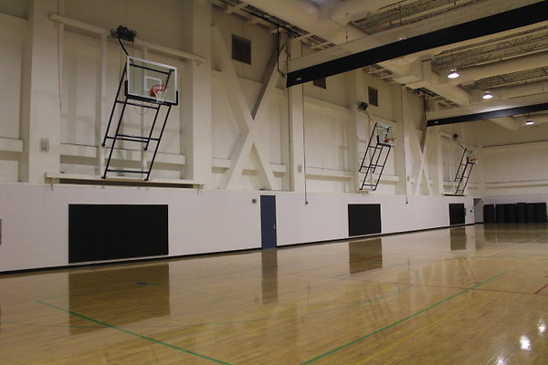 CSUN.BBALL.Act.Court.003