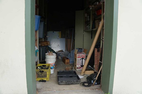 ELAC Storage 06