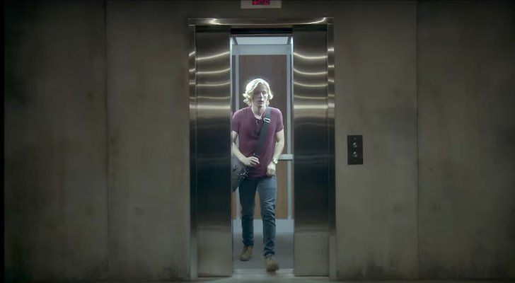 Rouge-nissan- screen shot from Commercial