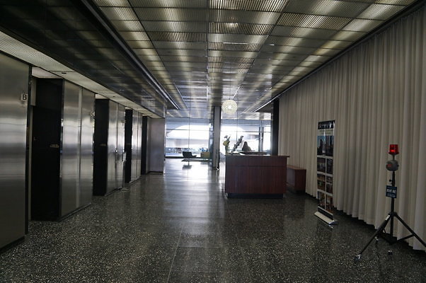 LA Center.Elevators.Lobby