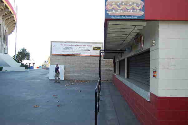 Coliseum.GRND.Concessions.035