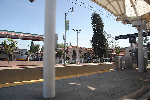 MTA.Gold.Maravilla Station16