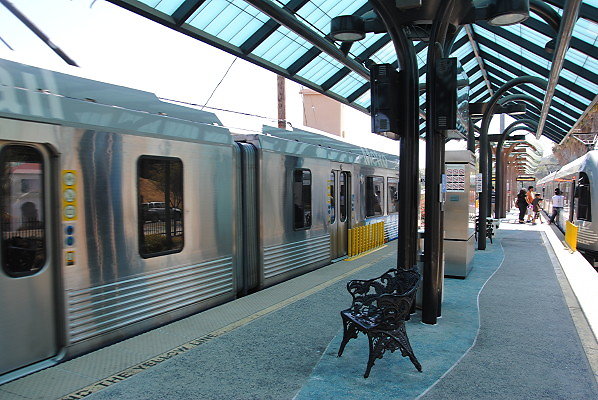 MTA.Gold.SouthWest Museum Station04