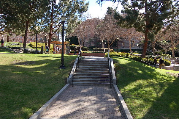 UCLA.Kerckoff.Fowler.Lawn.016