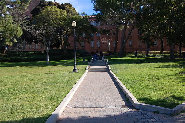 UCLA.Kerckoff.Fowler.Lawn.028