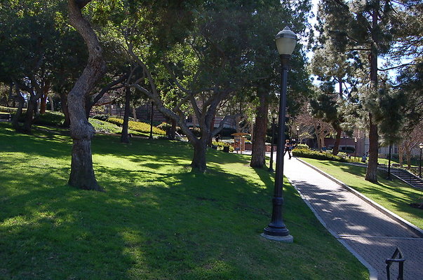 UCLA.Kerckoff.Fowler.Lawn.030