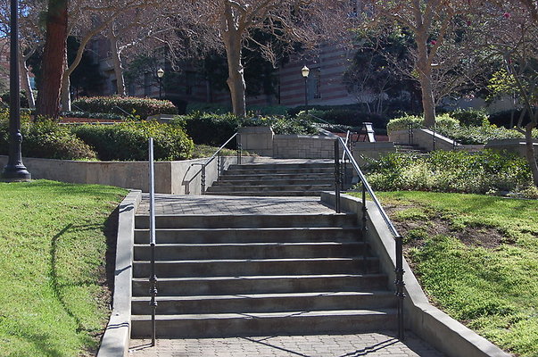 UCLA.Kerckoff.Fowler.Lawn.013