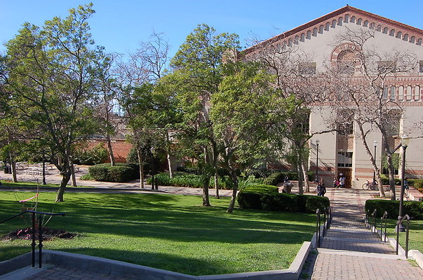 UCLA.Kerckoff.Fowler.Lawn.033