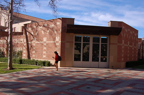 UCLA.ANderson.Kauf.Lawn.004