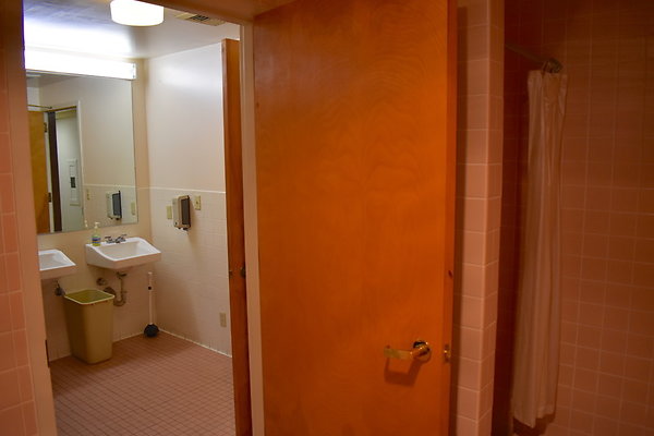|King.Gillette.Mansion.Dorm.046