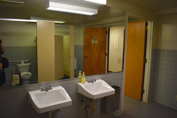 |King.Gillette.Mansion.Dorm.041