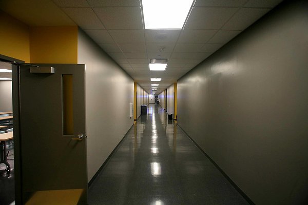 5 5th Floor Hallway 0303