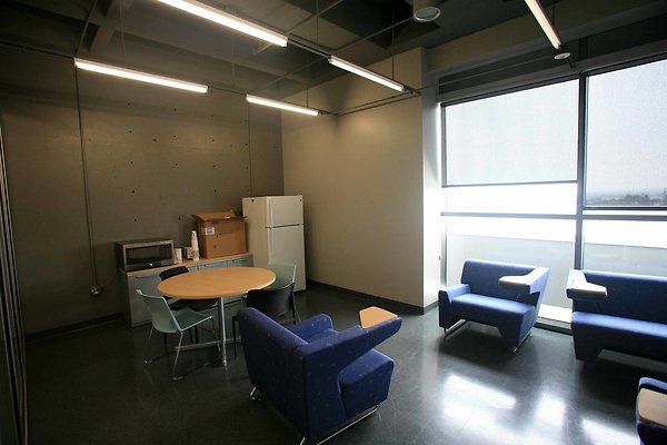 5 500 Faculty Lounge 0323