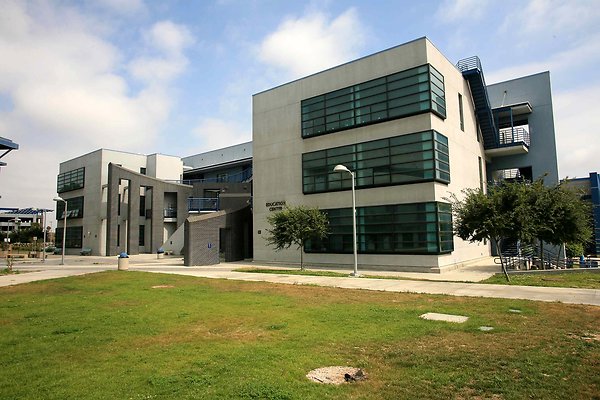 8 Ext 0590 8 Ext 0590