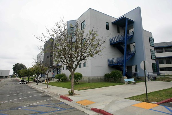 8 Ext 0518 8 Ext 0518