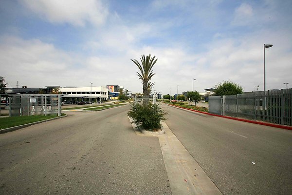 Campus Entrance West Side 0569 Campus Entrance West Side 0569