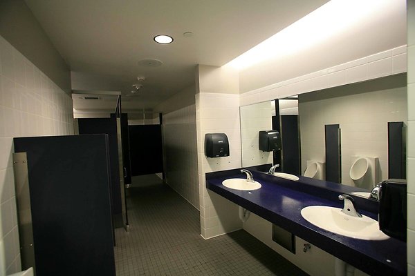 5 Mens Room 0365 5 Mens Room 0365